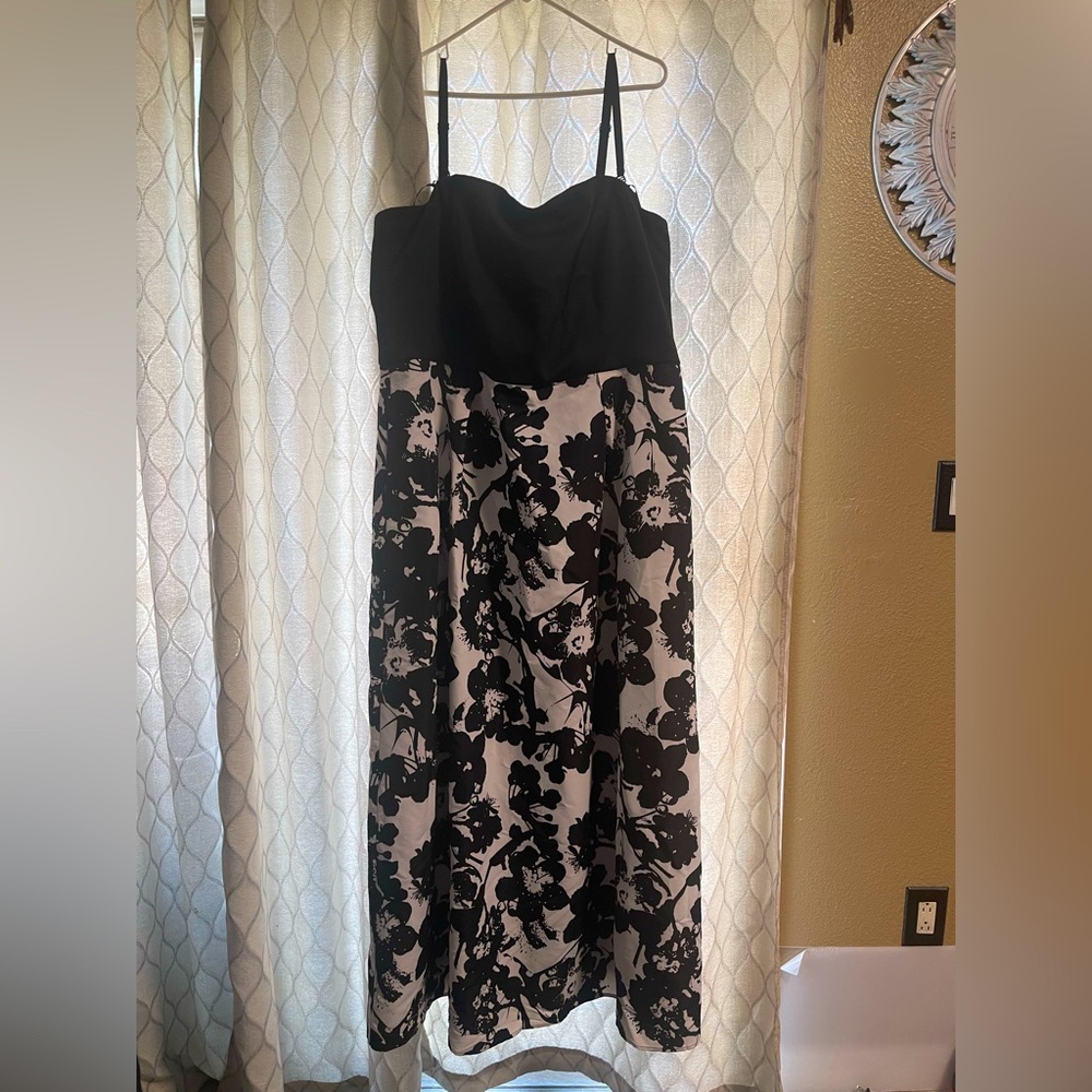 NEW WITH TAGS City Chic Plus Size 20W/L Floral Gown